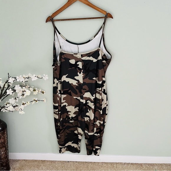 Shein Curve Cami Unitard Size 3X (Fits Size 20) - Picture 3 of 4